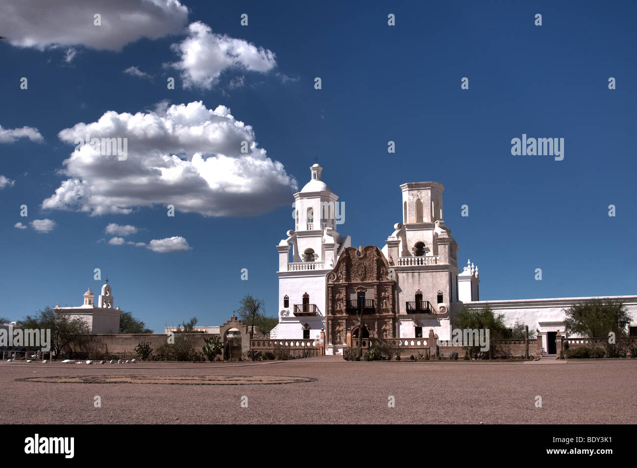 L'esterno di San Xavier missione vicino a Tucson in Arizona Foto Stock