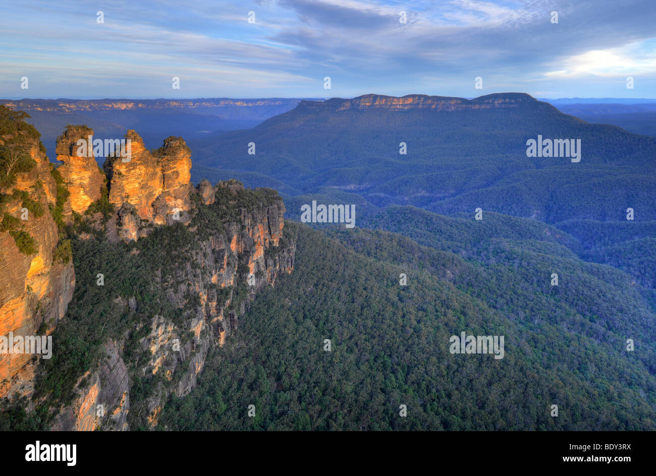 Formazione rocciosa Tre Sorelle, Jamison Valley, il Parco Nazionale Blue Mountains, Nuovo Galles del Sud, Australia Foto Stock