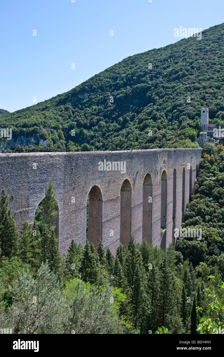L'Italia,Umbria,Spoleto,l'Delle Torri bridge Foto Stock
