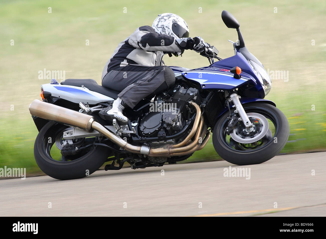 Suzuki Bandit 1200S motociclo in movimento Foto Stock