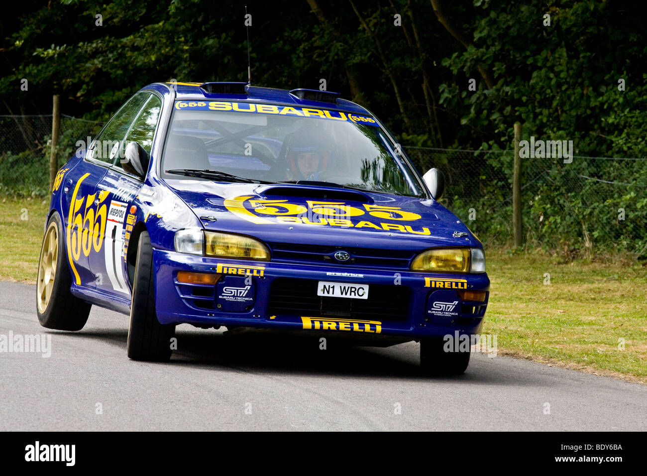 1996 Subaru Impreza WRC sul hillclimb a Goodwood Festival della velocità, Sussex, Regno Unito. Driver: David Lapworth Foto Stock