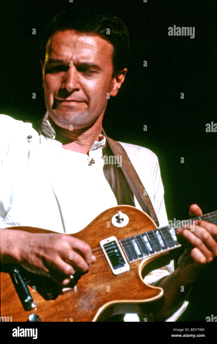 JOHN McLAUGHLIN - REGNO UNITO il chitarrista jazz circa 1974 Foto Stock