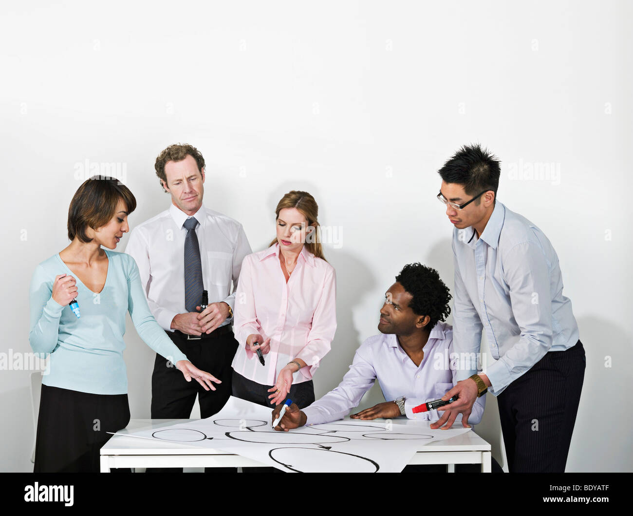 Attività di brainstorming di gruppo Foto Stock