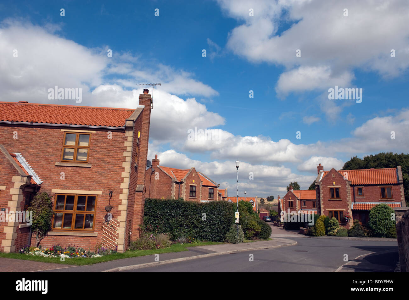 Il nuovo mattone rosso area di alloggiamento in corrispondenza di Aston in Sheffield "South Yorkshire' Foto Stock