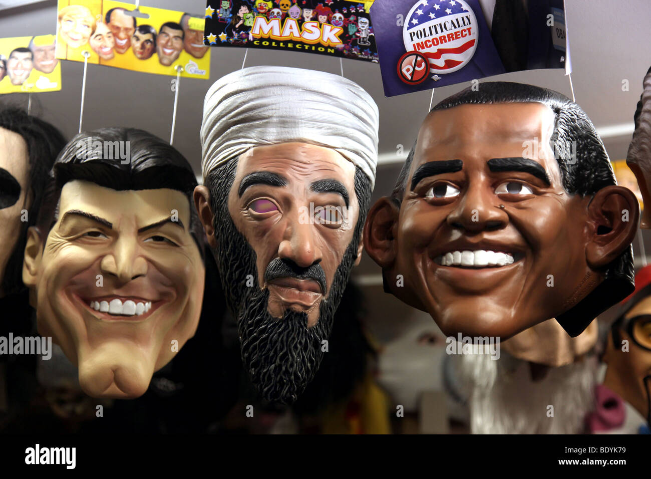 Pic da Mark Passmore 15/09/2009. Dettaglio foto di maschere dotate di Osama Bin Laden, Barack Obama & Simon Cowell. Foto Stock