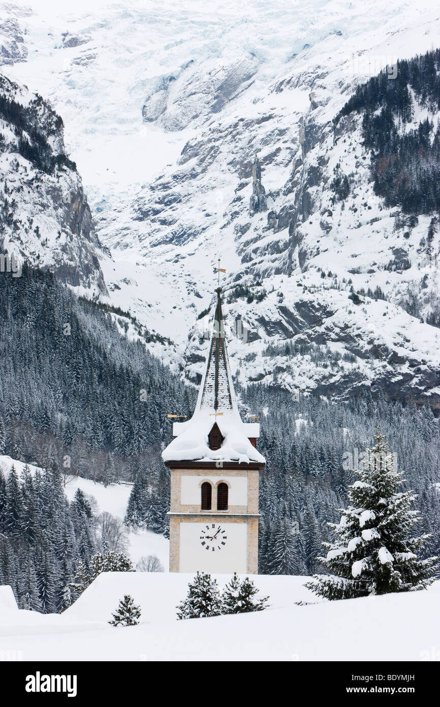 Grindelwald, villaggio chiesa dopo una pesante caduta di neve, regione di Jungfrau, Oberland bernese, alpi svizzere, Svizzera Foto Stock