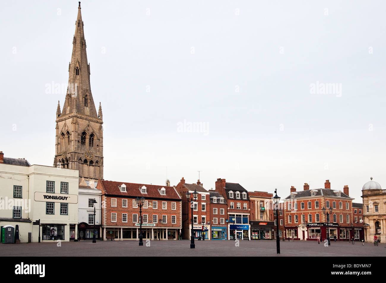 Il " mercato " quadrato in Newark, Nottinghamshire,Inghilterra,'Gran Bretagna", "Regno Unito",GB,UK,UE Foto Stock