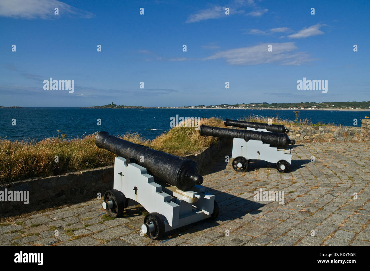 dh Fort Pezerine TORTEVAL GUERNSEY Gun difese la fortezza di Rocquaine Bay a Pezerine Point Les Pezerine cannoni a batteria pistole Foto Stock