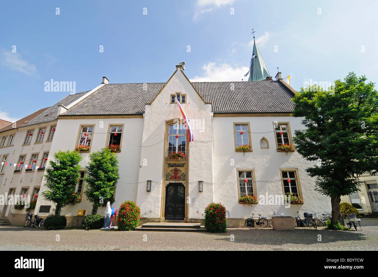 Il municipio, la piazza del mercato, centro storico, Warendorf, Muensterland regione Renania settentrionale-Vestfalia, Germania, Europa Foto Stock