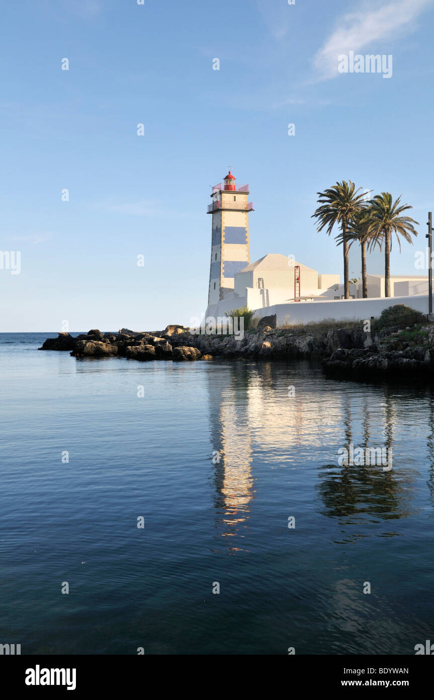 Faro Farol de Santa Marta, Cascais vicino a Lisbona, Portogallo, Europa Foto Stock