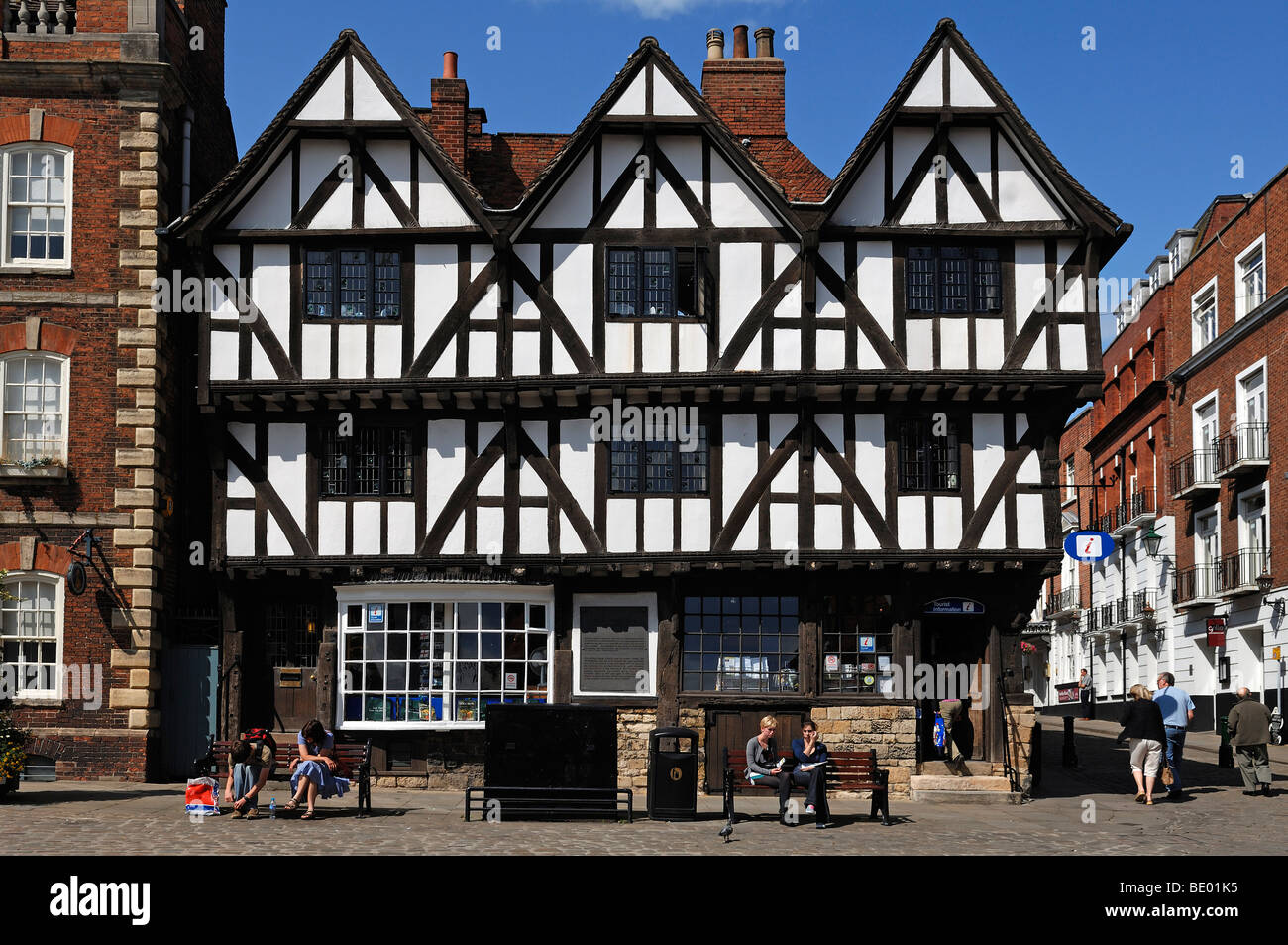 Vecchio mezzo in legno in stile Tudor, edificio costruito dal 1485 al 1603, ripida collina, Lincoln, Lincolnshire, England, Regno Unito, Europa Foto Stock