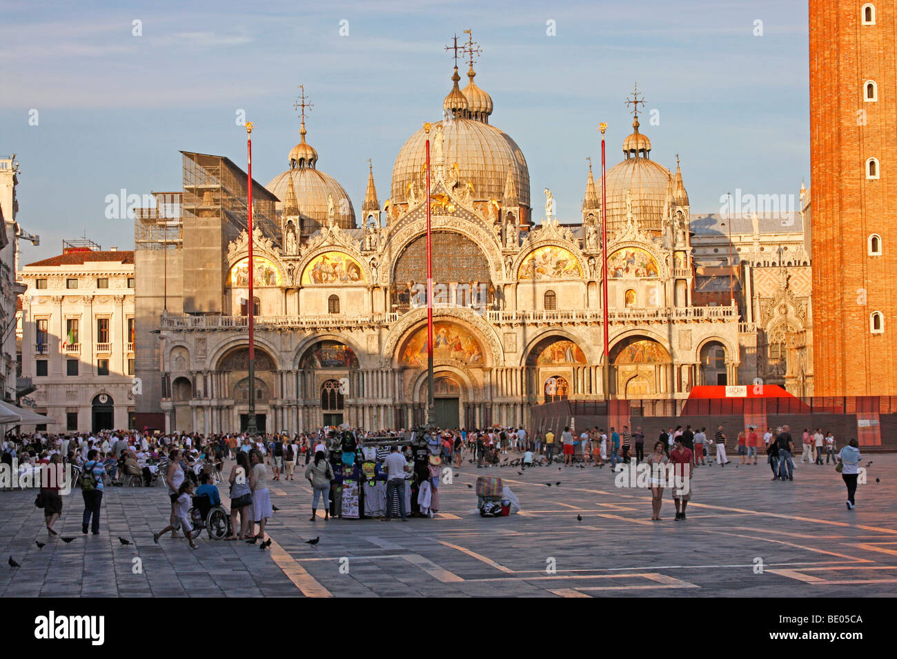 Piazza San Marco,Piazza San Marco,affollate di turisti e i turisti a Venezia ,l'Italia. Foto Stock