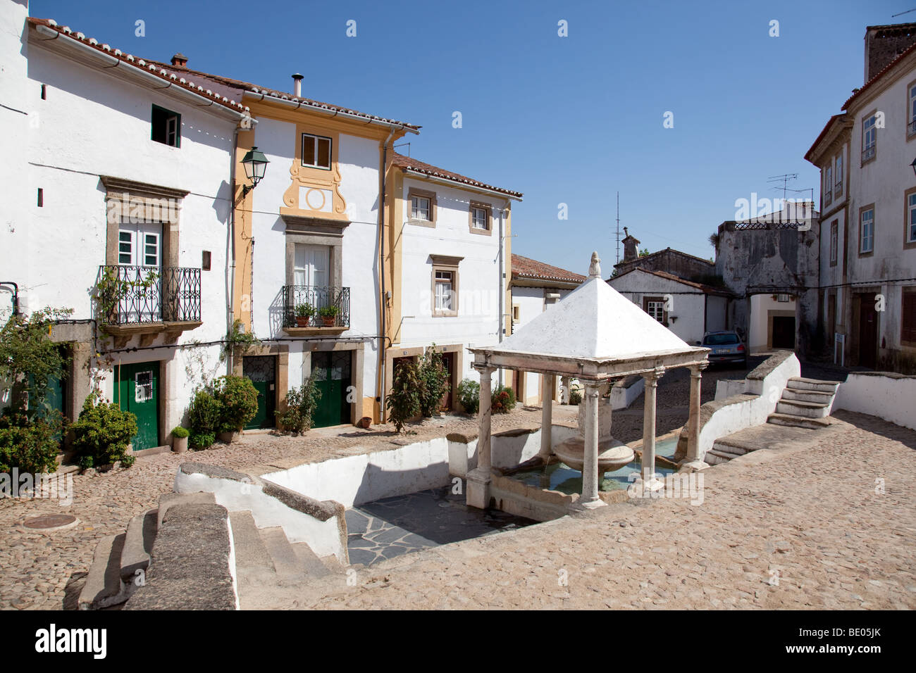 Fonte da Vila (città di Trevi) nel quartiere ebraico di Castelo de Vide, distretto di Portalegre, Portogallo. Xvi secolo fontana. Foto Stock