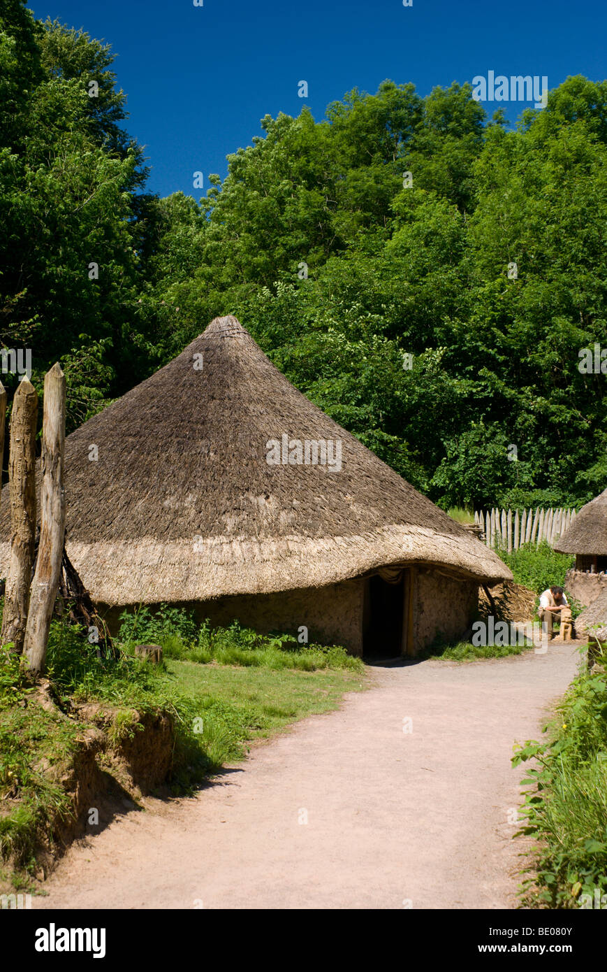 La ricostruzione del villaggio celtico museo di storia nazionale amgueddfa werin cymru st fagans Cardiff Galles del Sud Foto Stock