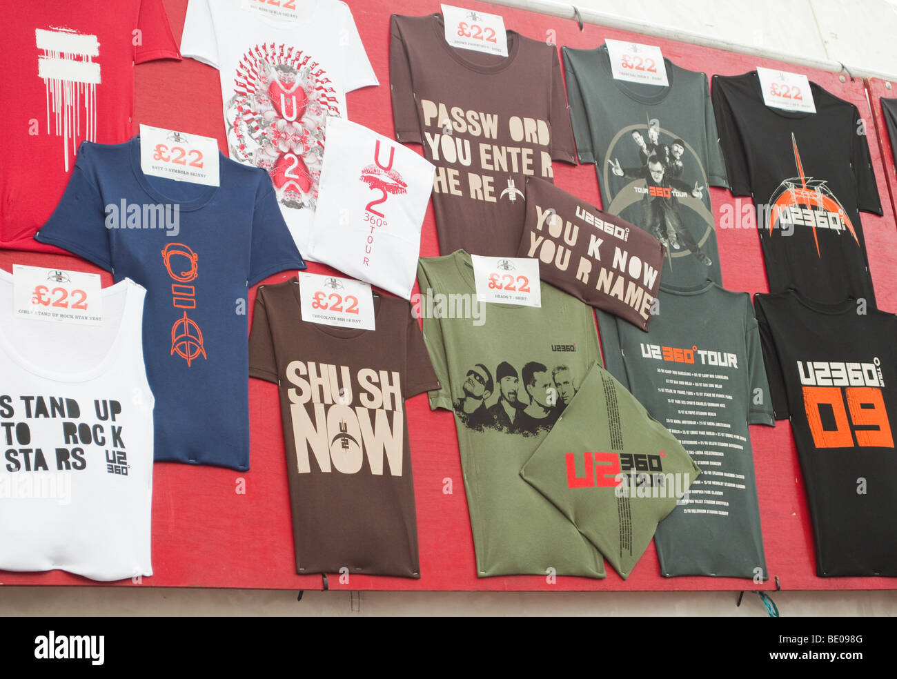 Gazzetta U2 la merce in vendita Foto Stock