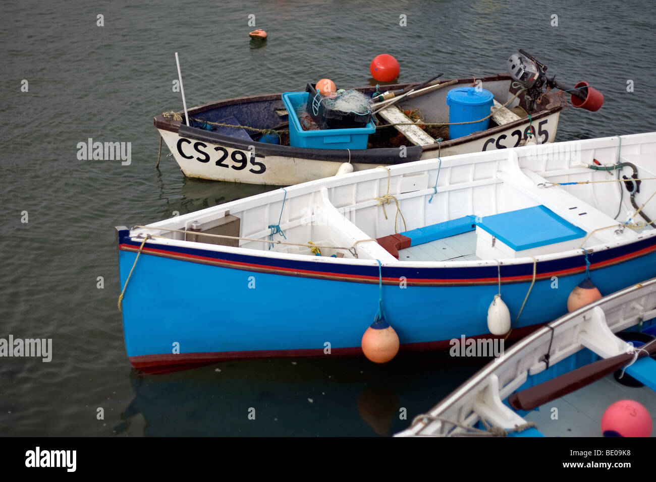 La pesca costiera barche ormeggiate a gorran haven, Cornwall, Regno Unito Foto Stock