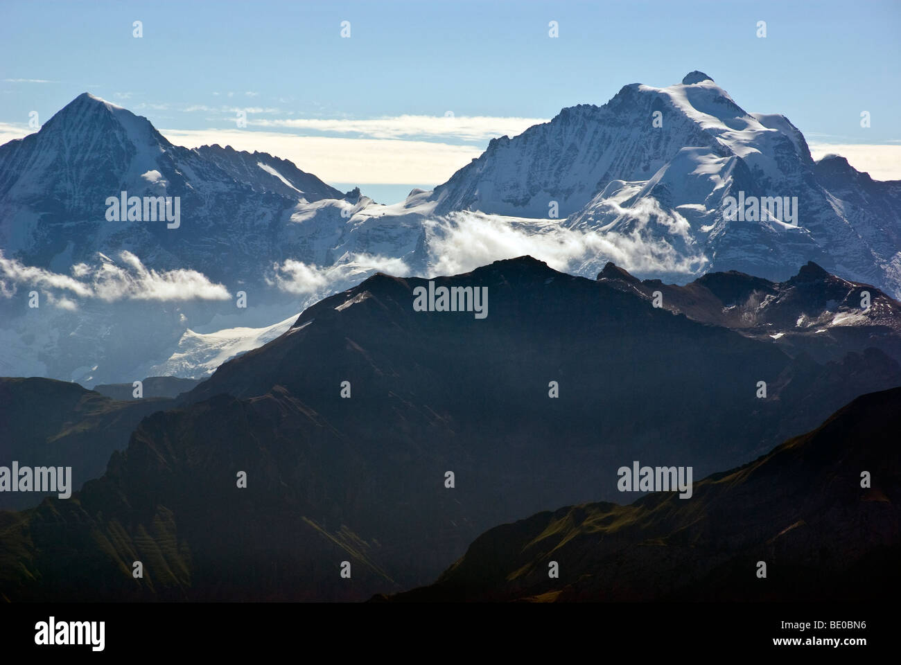 Vista dal Monte Niesen (2336-metro-alta) Alpi Svizzere. Foto Stock