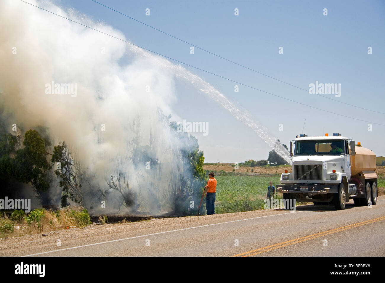 Carrello acqua messa fuori un incendio residenziali in Canyon County, Idaho, Stati Uniti d'America. Foto Stock