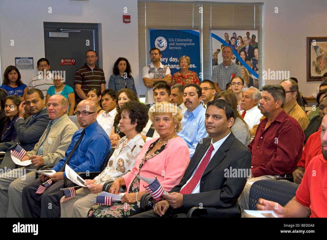Nuovo i cittadini degli Stati Uniti partecipare ad una cerimonia di cittadinanza in Idaho, Stati Uniti d'America. Foto Stock