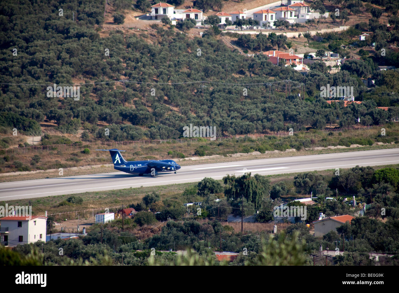 Aiplane,decollo,prendere-di,Isola,Grecia,Skiathos,mare Foto Stock