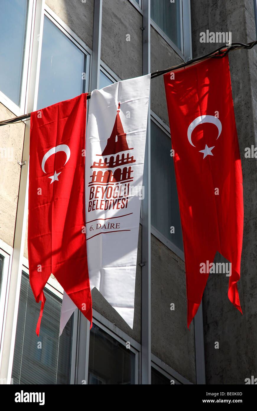 Bandiere nazionali presso il festival annuale della Repubblica su Ottobre 29th, Istiklal Caddesi, quartiere di Beyoglu, Istanbul, Turchia Foto Stock
