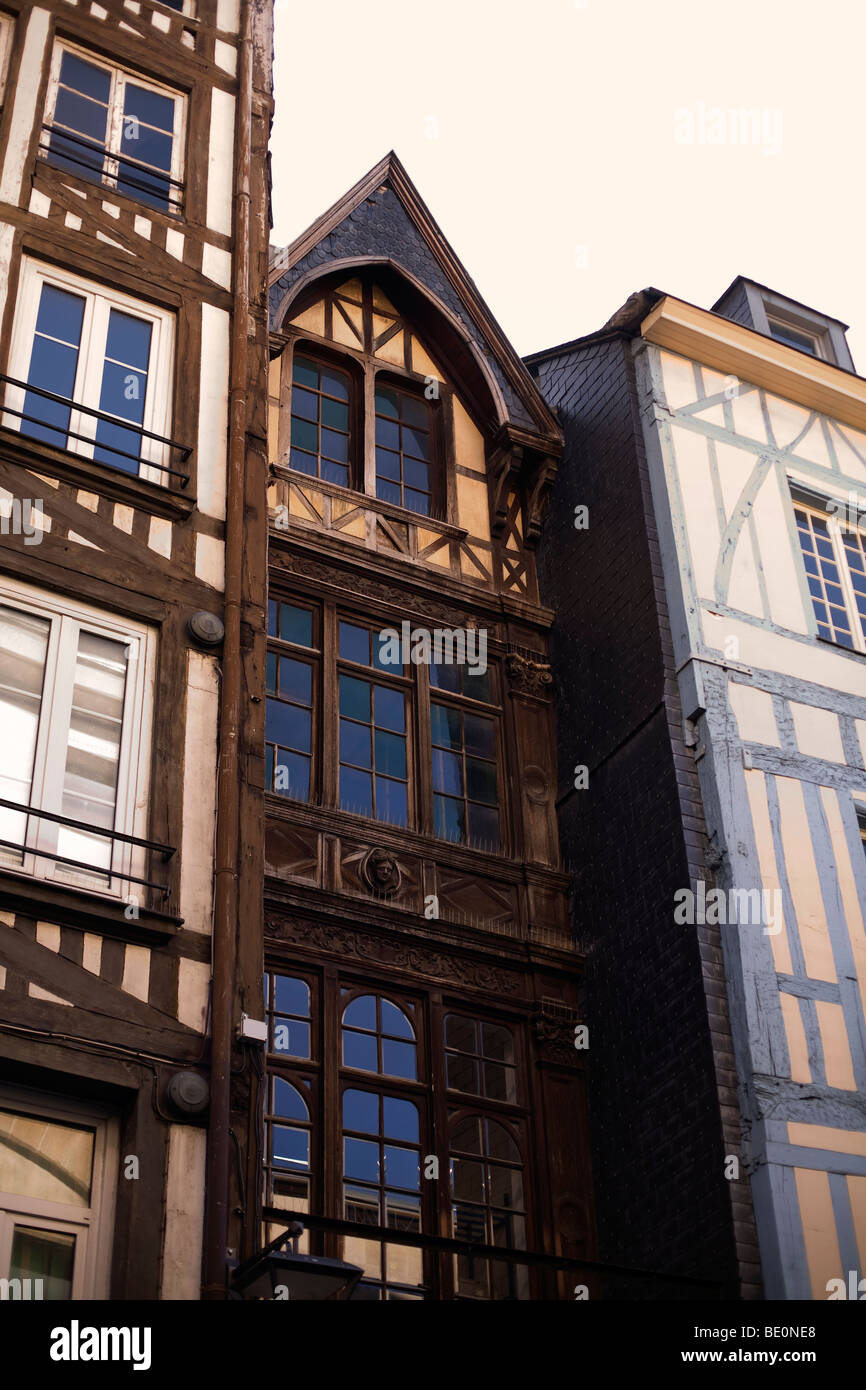 Tradizionale con travi di legno in Normandia case della città di Rouen, il Campidoglio della Normandia in Francia Foto Stock