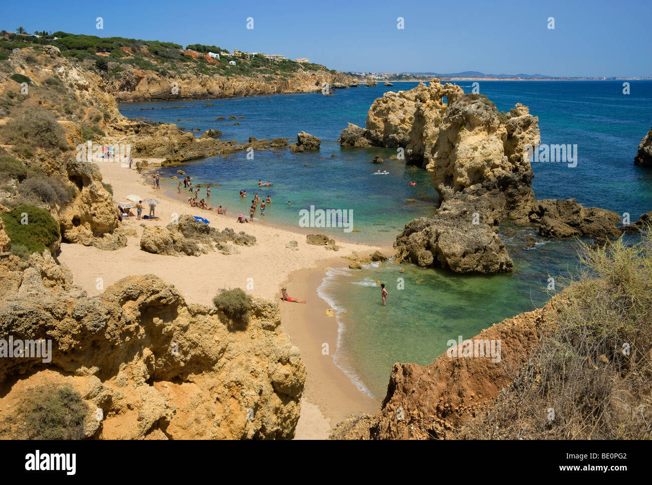 Il Portogallo, Algarve, piccola spiaggia nei pressi di Albufeira Foto Stock