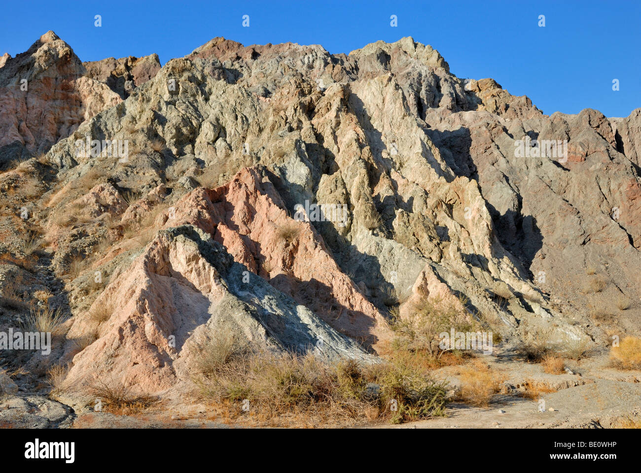 Multicolore di formazioni rocciose, dipinta Canyon, Mecca Hills, Indio, nel sud della California, Stati Uniti d'America Foto Stock