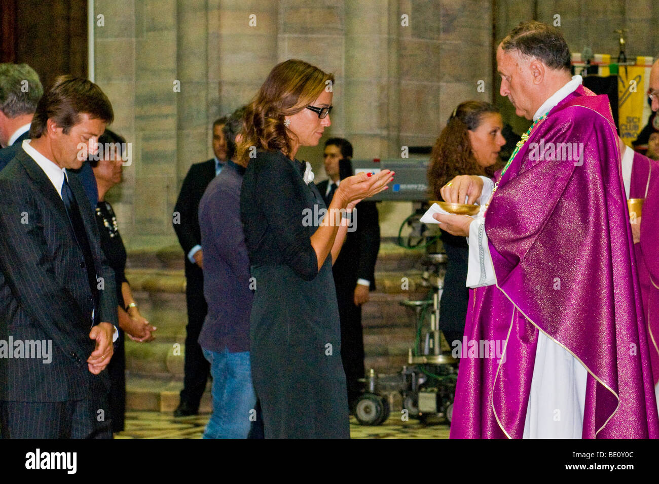Cristina Parodi con il marito Giorgio Gori, il funerale di Mike Bongiorno, Milano, Italia, 12 settembre 2009 Foto Stock