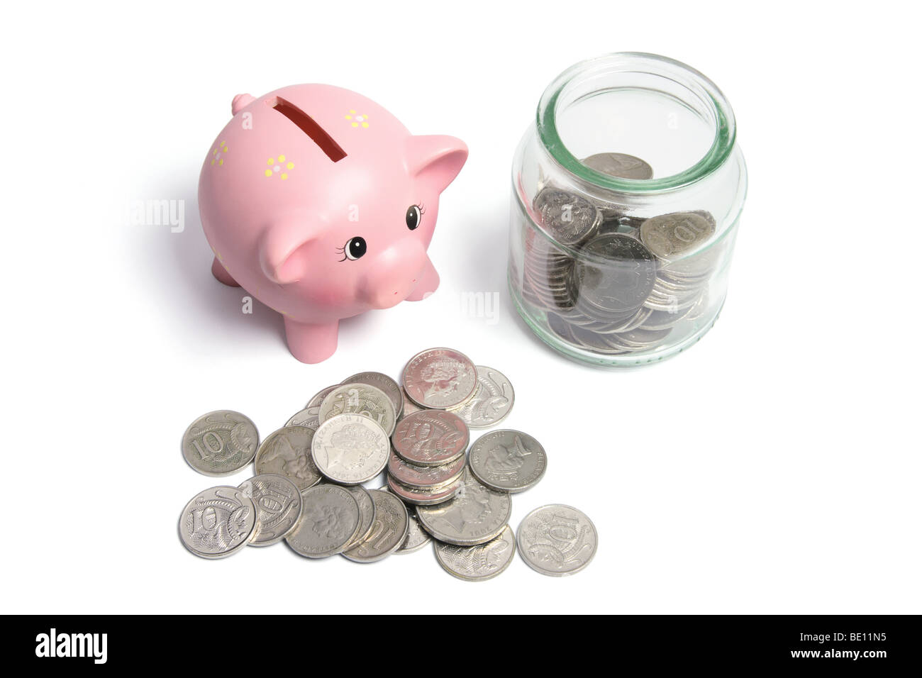 Piggybank e monete in un barattolo di vetro Foto Stock
