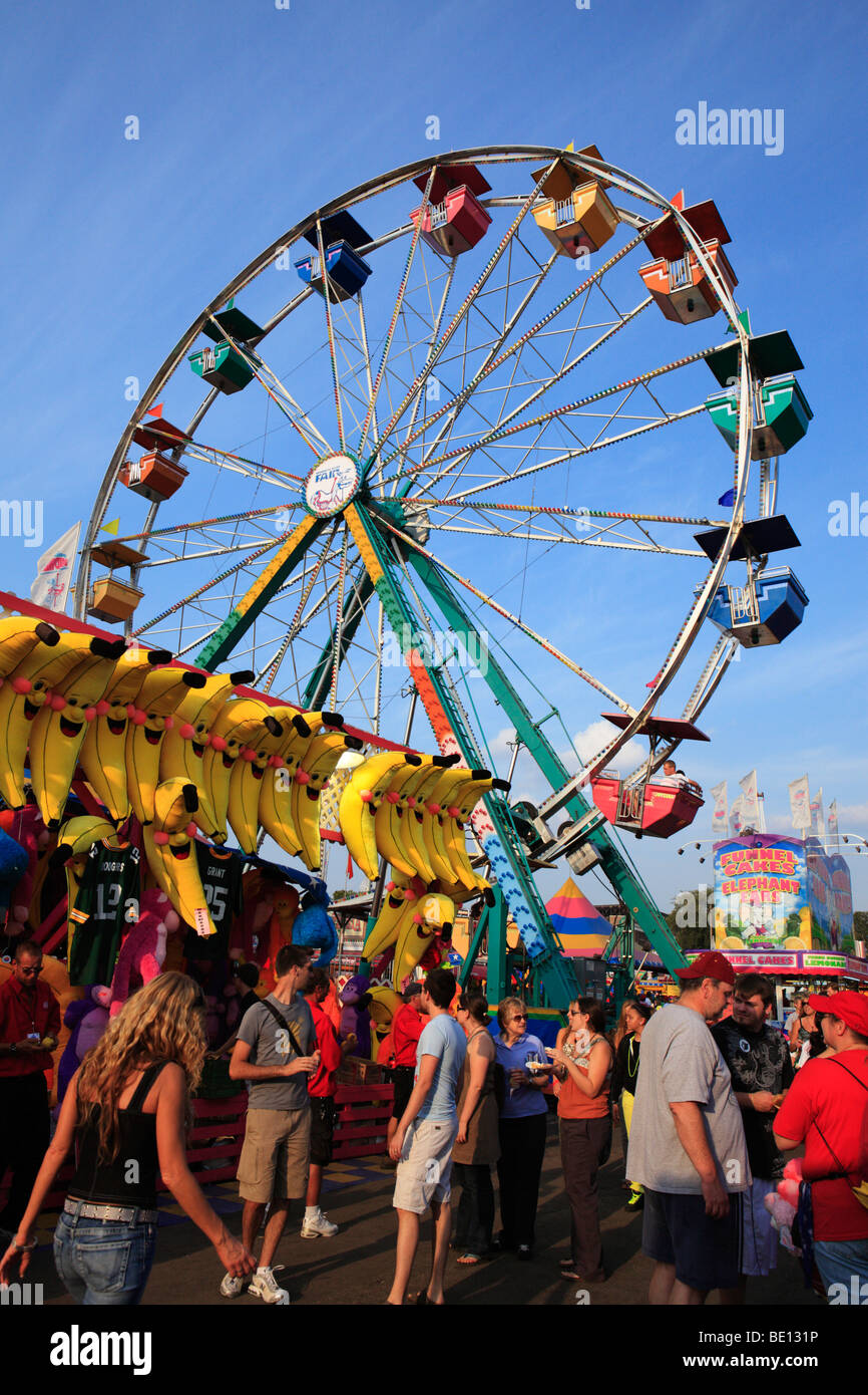 Vista sulla Midway alla fiera statale del Minnesota, Stati Uniti. Foto Stock