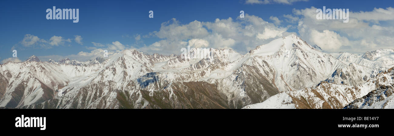 Vista panoramica di Asia centrale montagne, Kazakistan Foto Stock