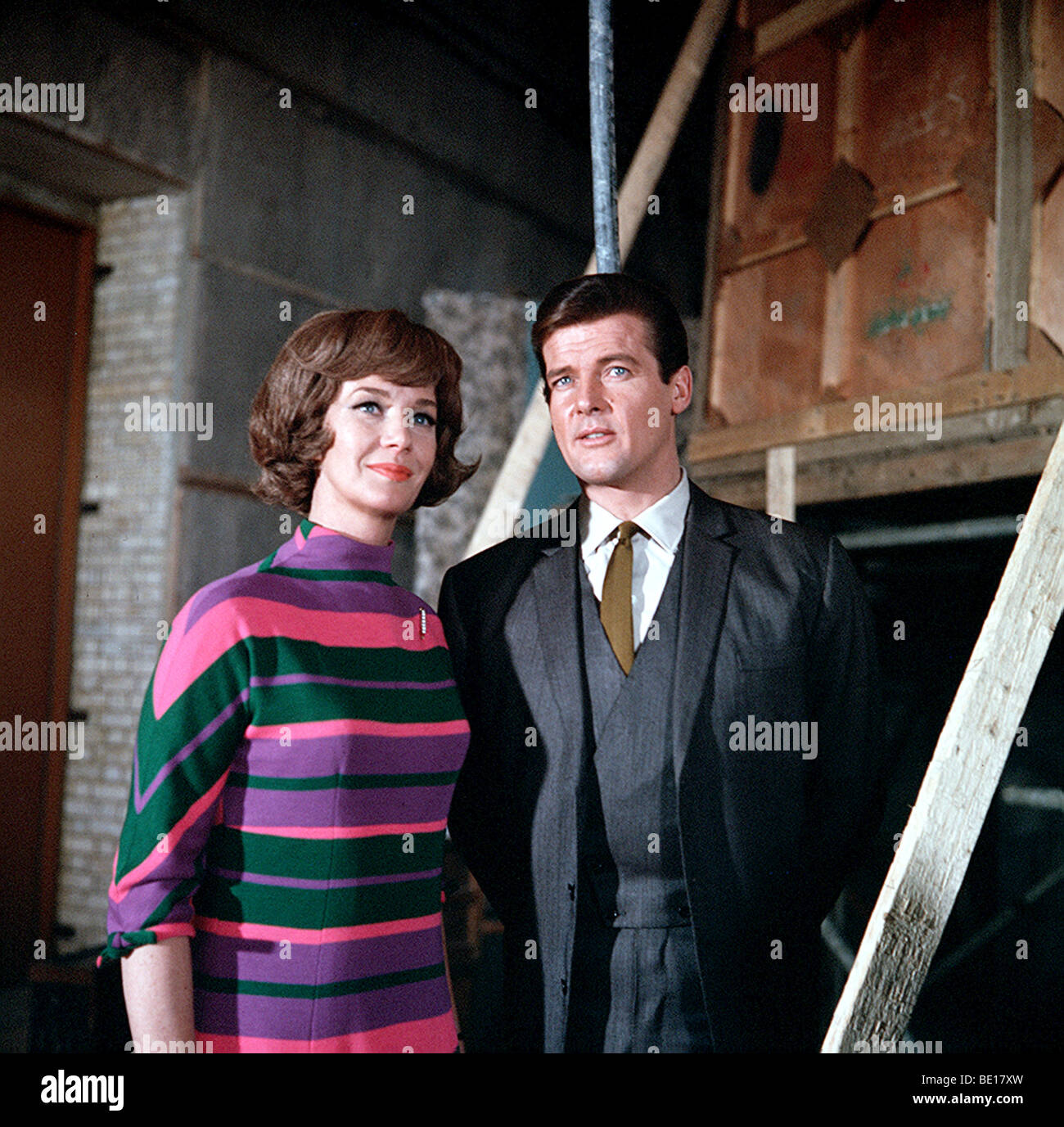Il Santo - REGNO UNITO serie TV (1960-69) con Roger Moore come Simon  Templar Foto stock - Alamy