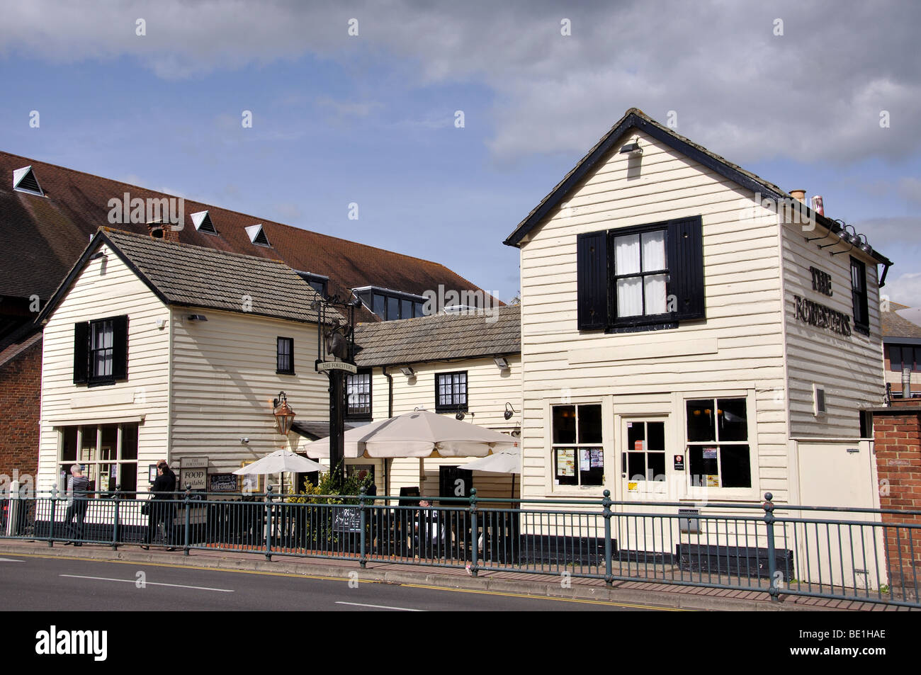 Il guardaboschi Pub, Victoria Road, Horley, Surrey, England, Regno Unito Foto Stock