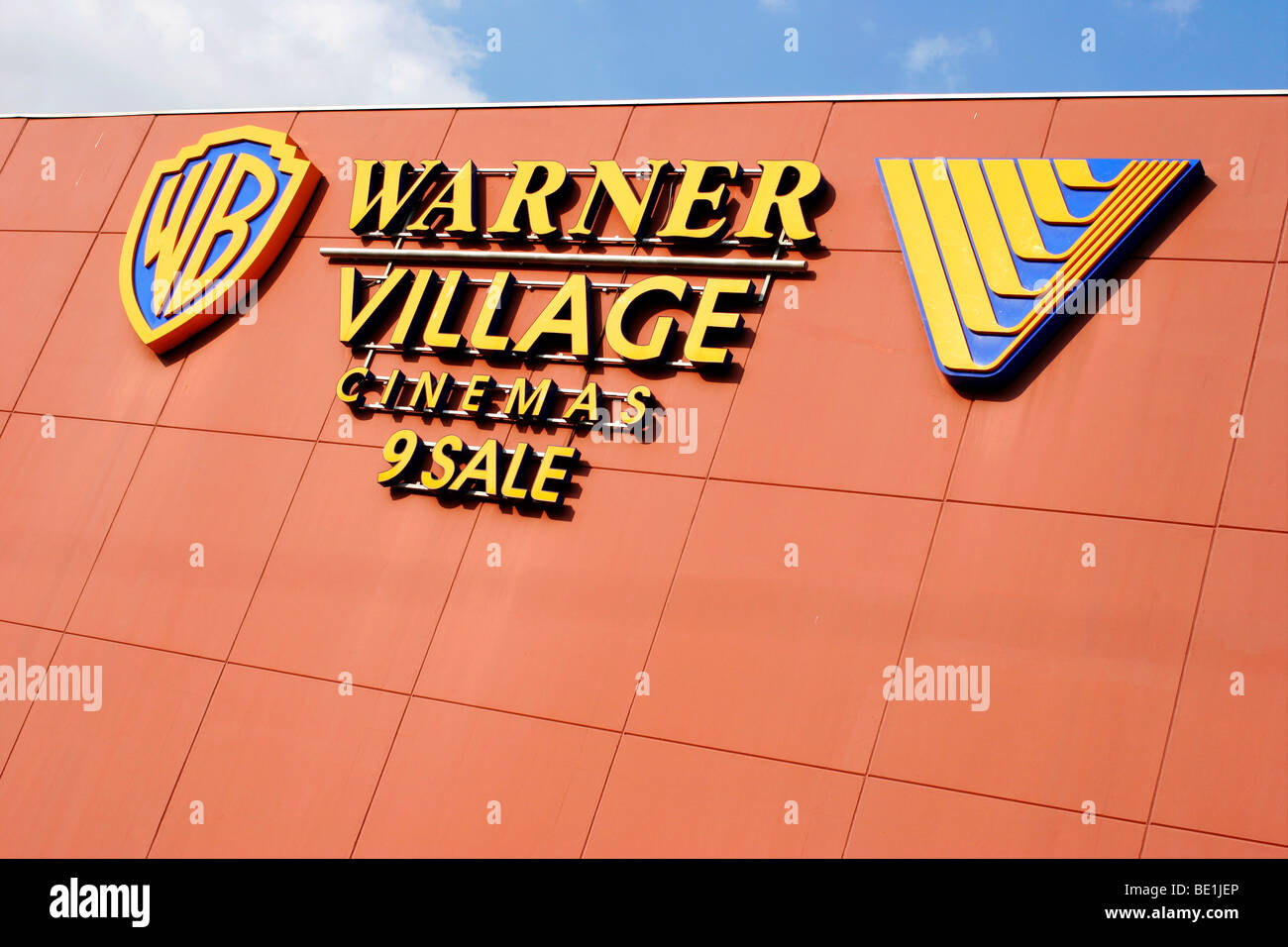 Il Warner Village logo Cinena Foto Stock