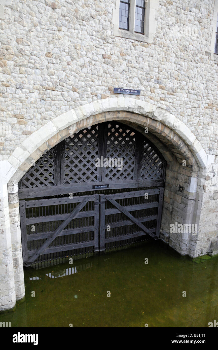 La porta dei traditori al di sotto di san Tommaso parte della torre della Torre di Londra Regno Unito Foto Stock