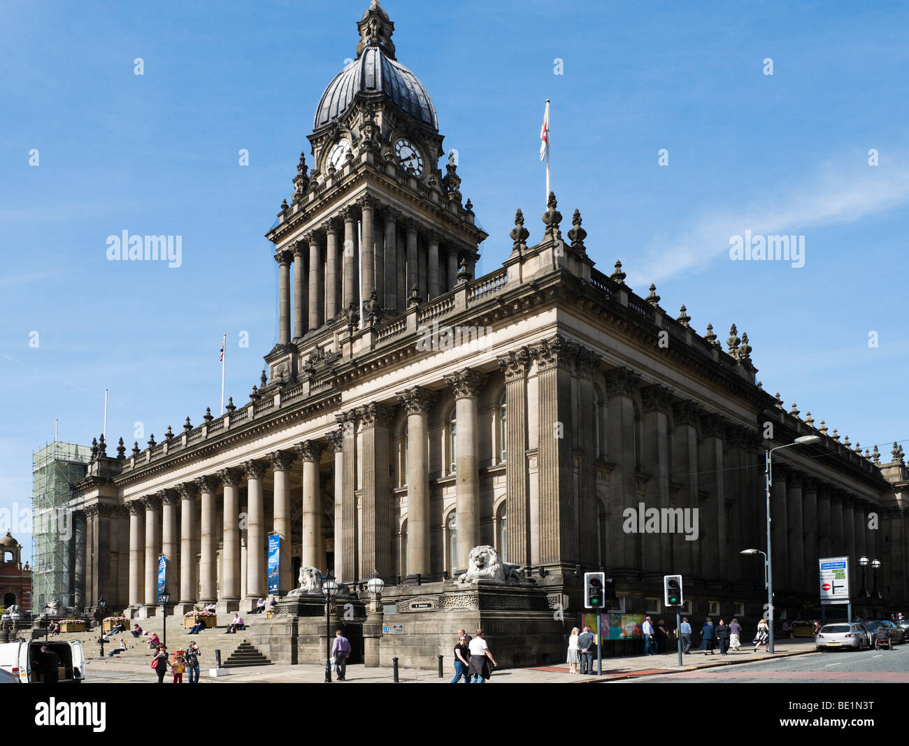 Leeds Town Hall progettata dall'architetto locale Cuthbert Broderick, Leeds, West Yorkshire, Inghilterra Foto Stock