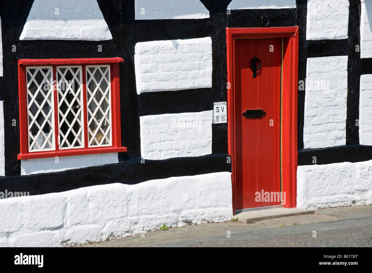 Esterno della attraente Black & White Cottage, Beeston, Cheshire, Inghilterra, Regno Unito Foto Stock