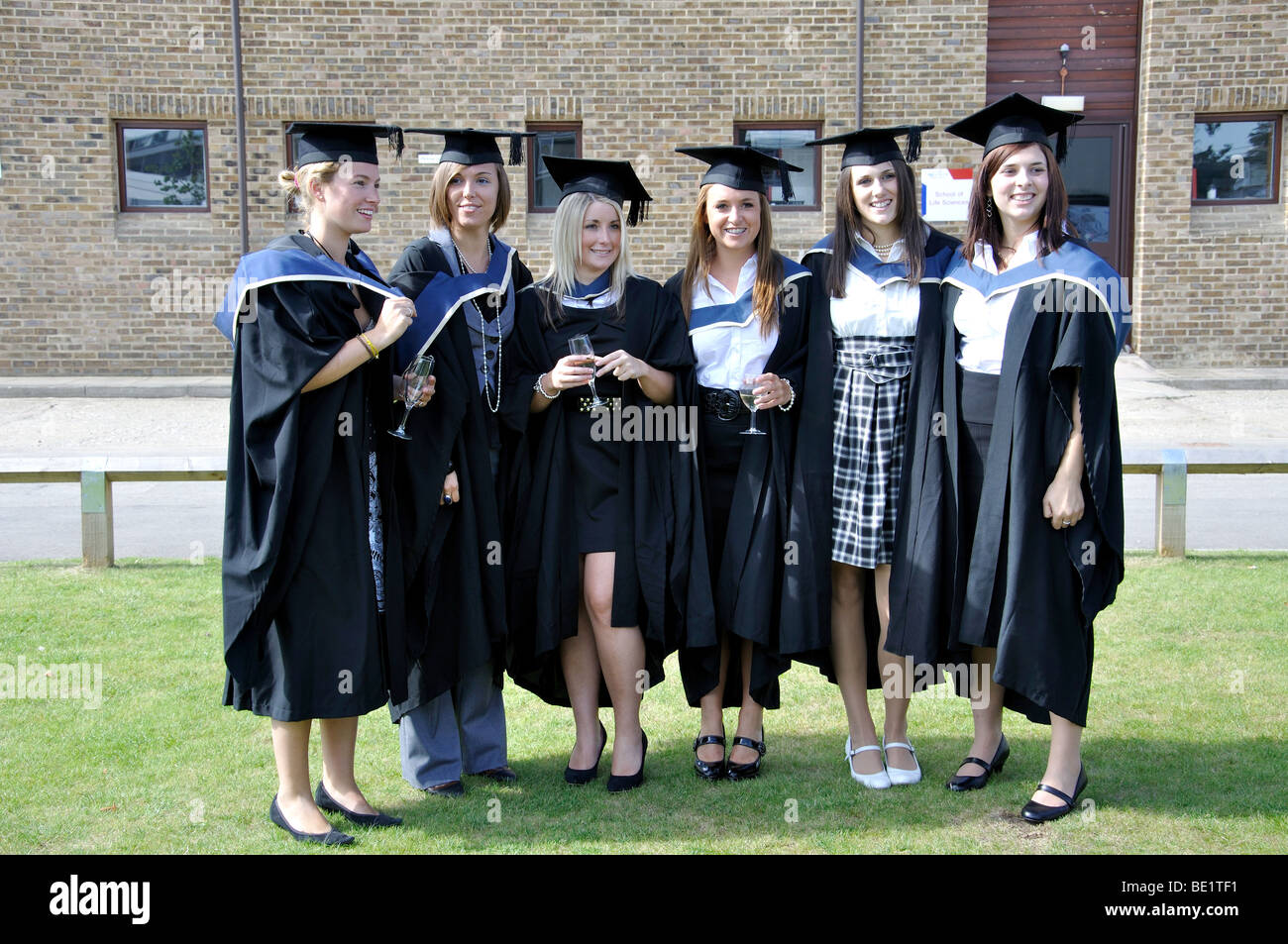 Femmina di laureati alla cerimonia di laurea, Oxford Brookes University, Headington, Oxfordshire, England, Regno Unito Foto Stock