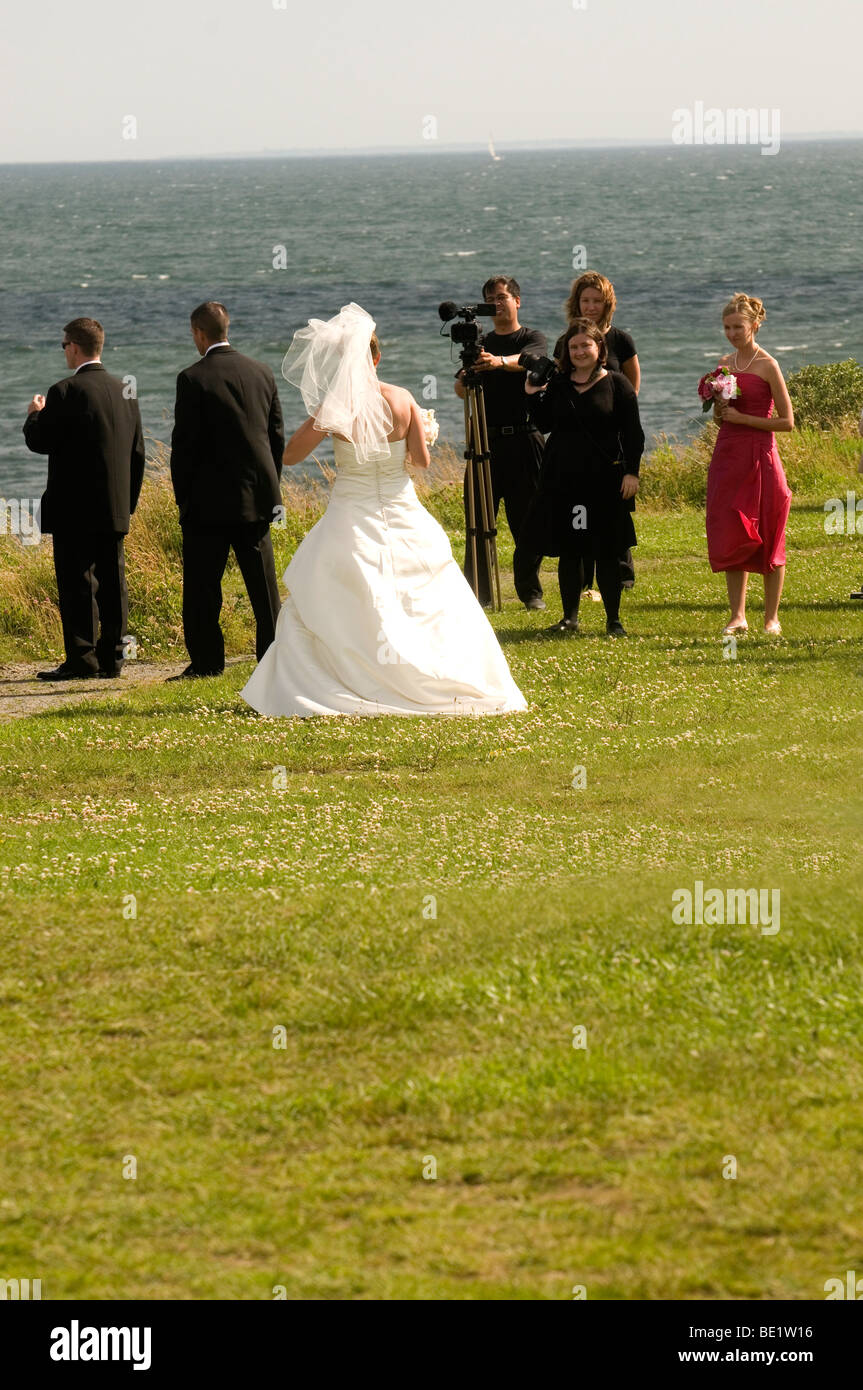 Festa di matrimonio avente le foto scattate a coda di castoro faro sulla baia di Narragansett Rhode Island Foto Stock