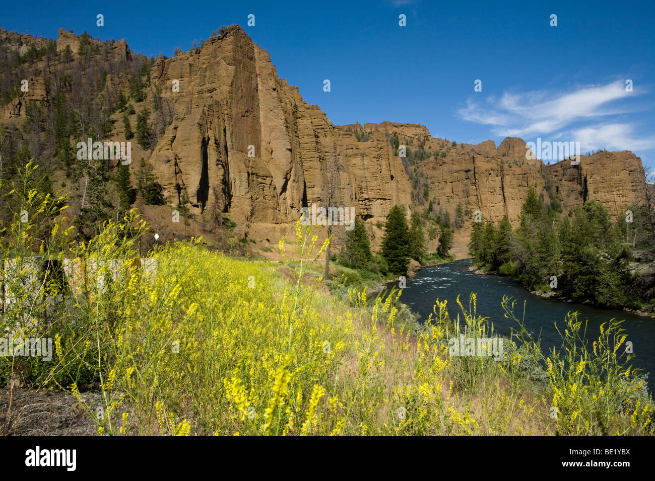 Scenario di buttes lungo la Route 20 Wyoming Foto Stock