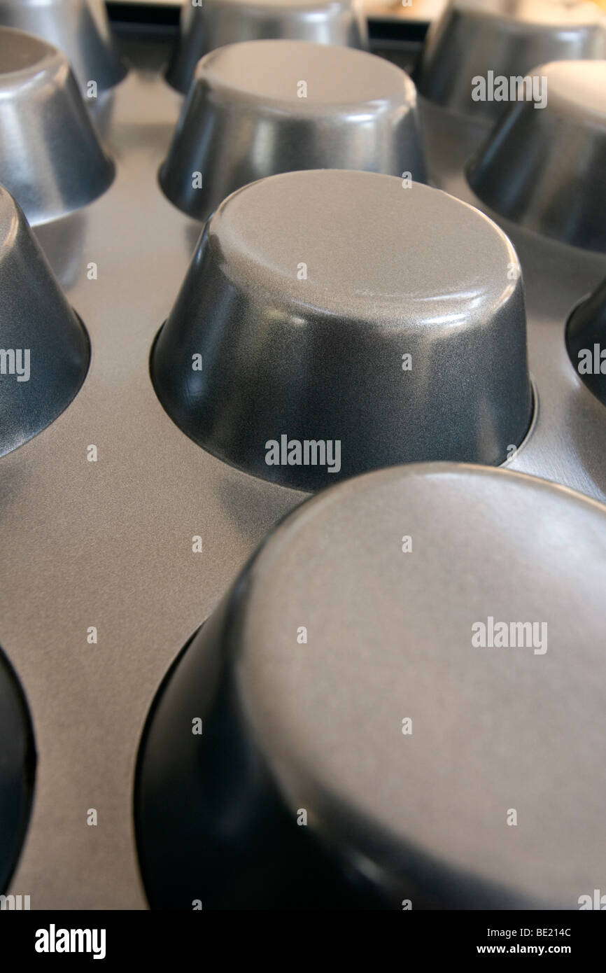 Invertiti cupcake pan o vassoio da forno. Foto Stock