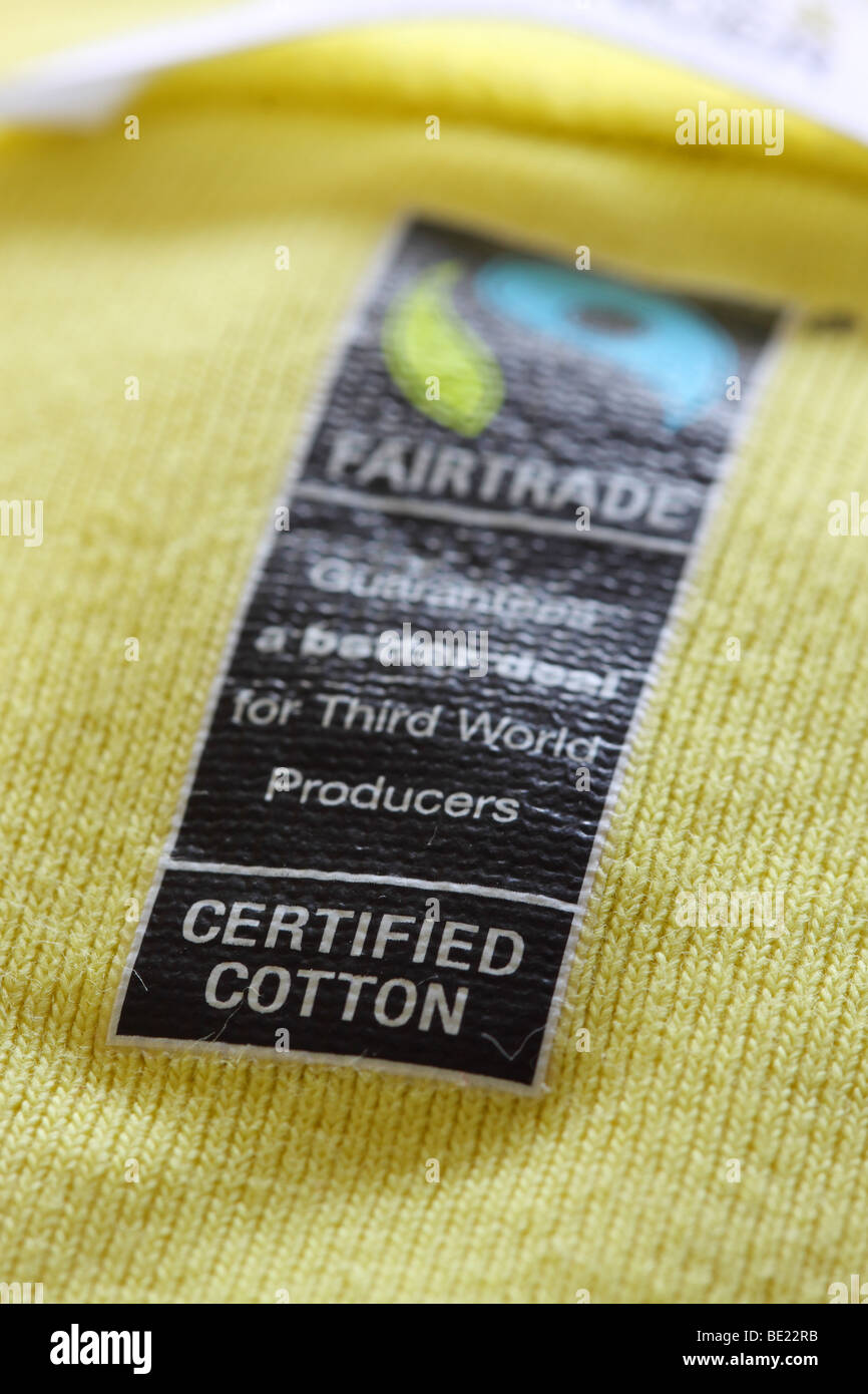 Il cotone Fairtrade prodotto cotone giallo T Shirt Foto Stock