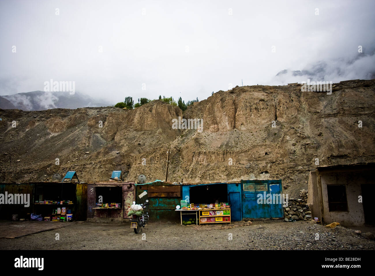 I fornitori lungo la Karakoram Highway tra Tashkurgan, la Cina e il Khunjerab Pass. Foto Stock