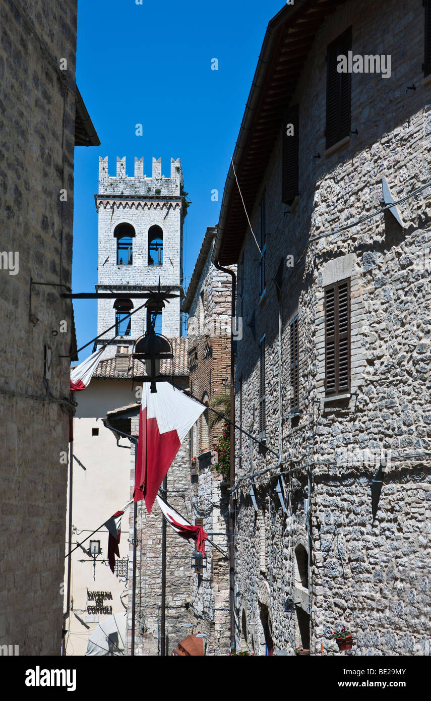 L'Italia,Umbria,Assisi,l'Del Popolo tower Foto Stock
