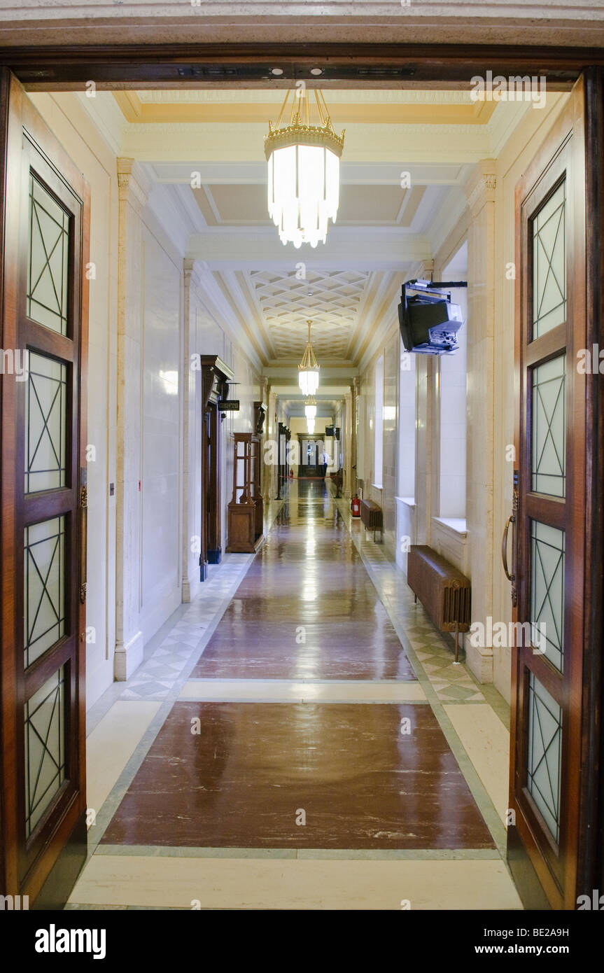 Corridoio che conduce alla carica di Primo Ministro, gli edifici del Parlamento europeo, Stormont, Belfast Foto Stock