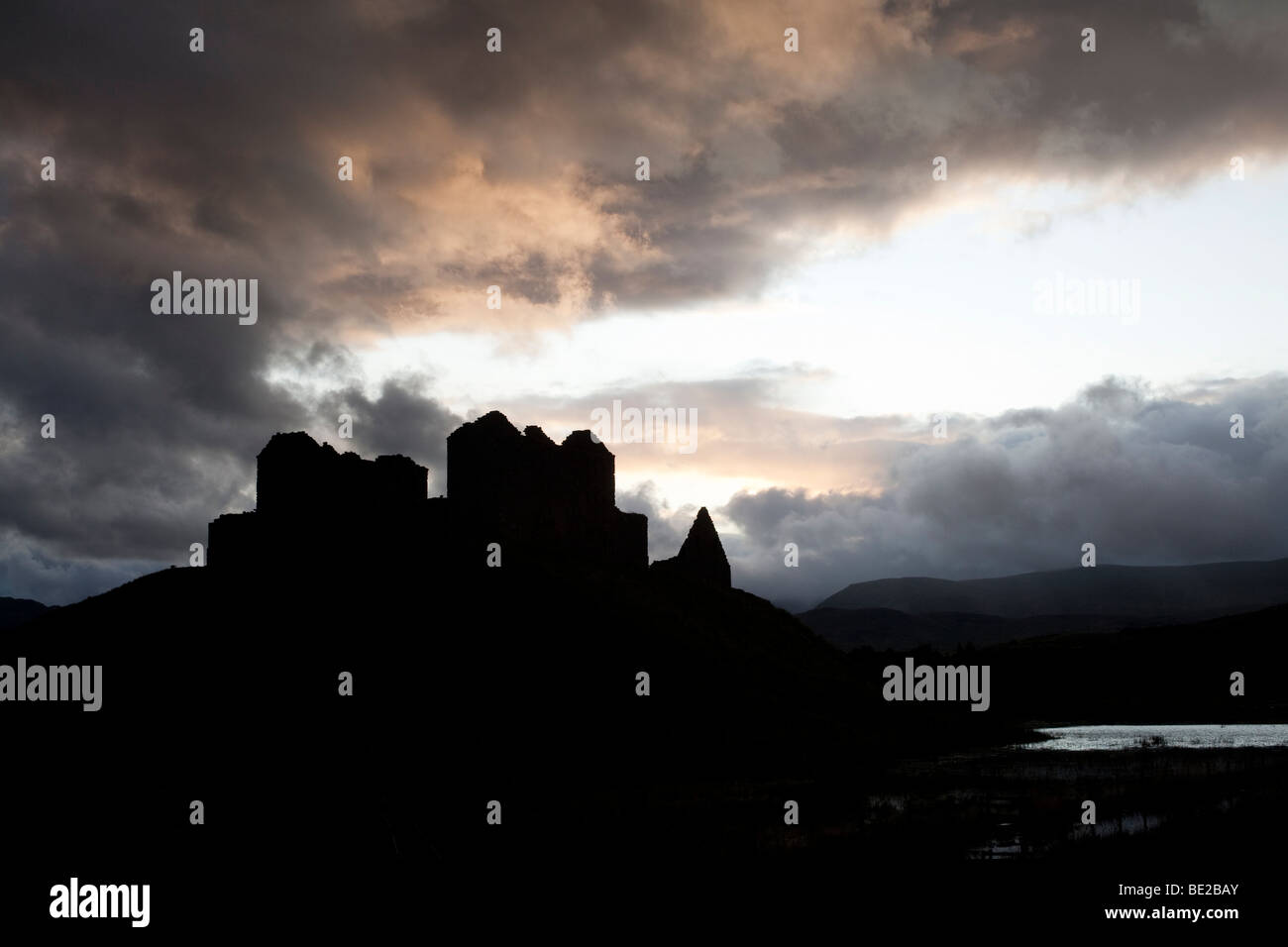 Ruthven caserme in silhouette. Vicino a Kingussie, Scozia Foto Stock