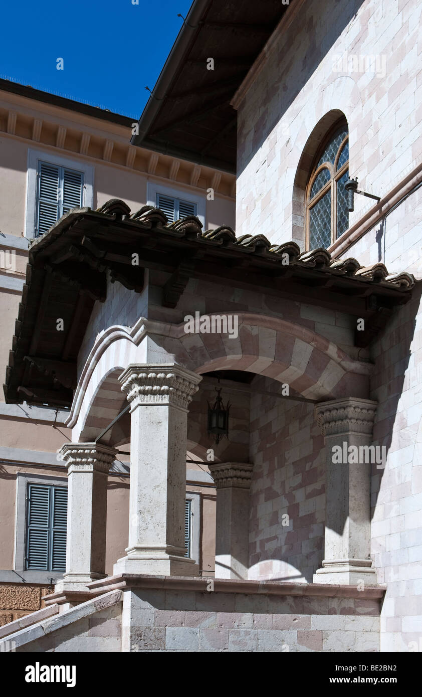 L'Italia,Umbria,Assisi,il Palazzo dei Priori loggia Foto Stock