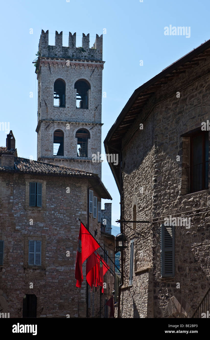 L'Italia,Umbria,Assisi,l'Del Popolo tower Foto Stock