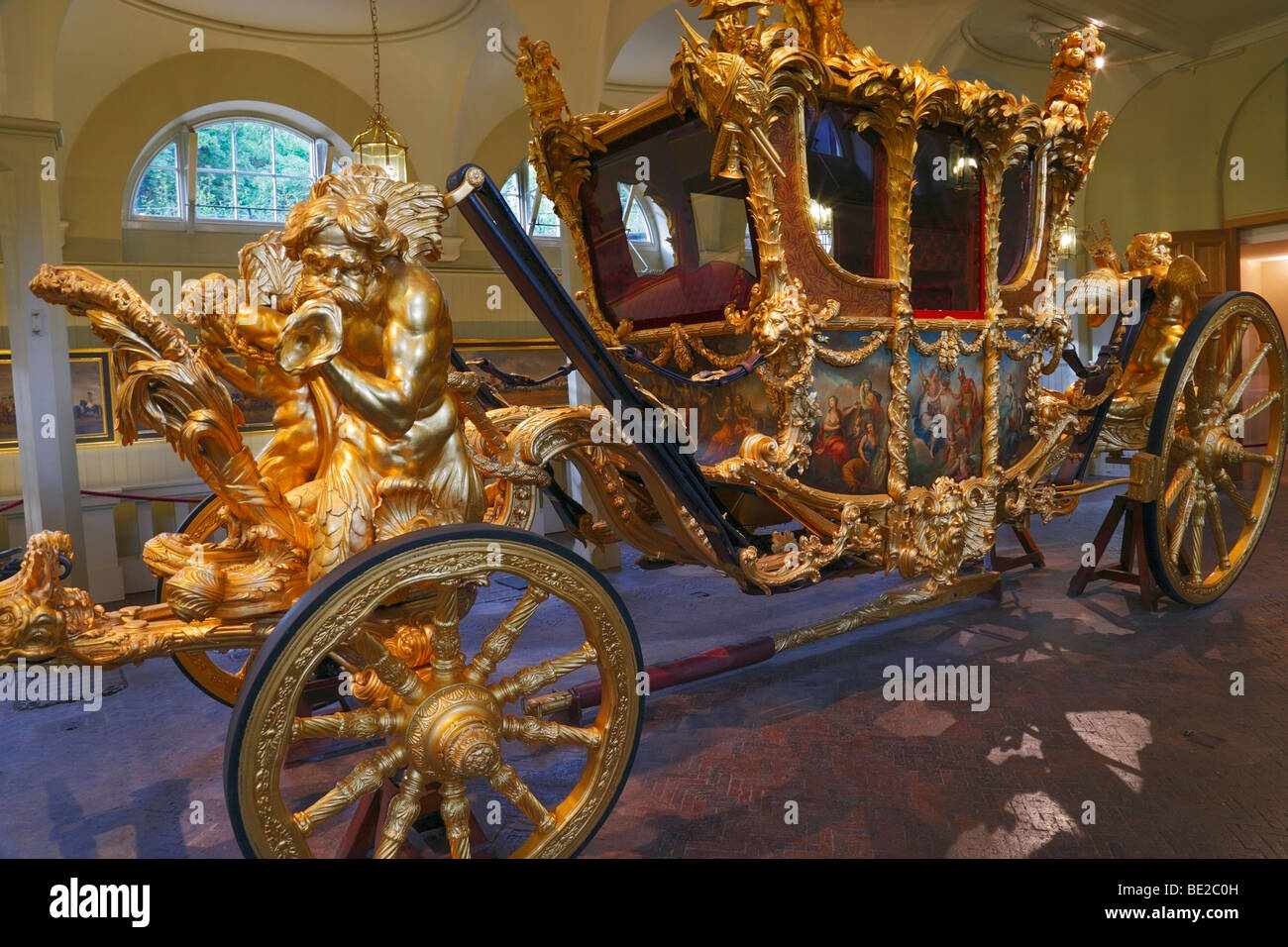 L'Oro stato allenatore. Il Royal Mews, Buckingham Palace, London, England, Regno Unito. Foto Stock